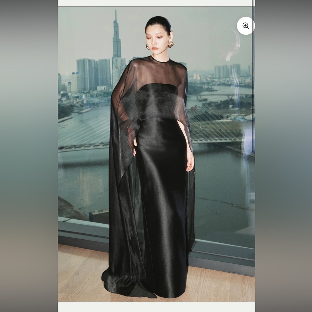Elegant Strapless Black Evening Gown with Sheer Cape